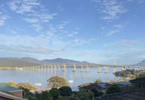 Hesket Guesthouse with views, privacy & 7 minute drive to Hobart CBD